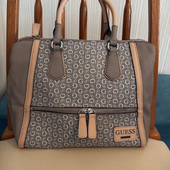 Large Guess handbag - Picture 2 of 6